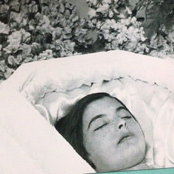 1950’s Post Mortem Girl in Casket Close up Photo Serene Peaceful Post Mortem - Picture 6 of 7